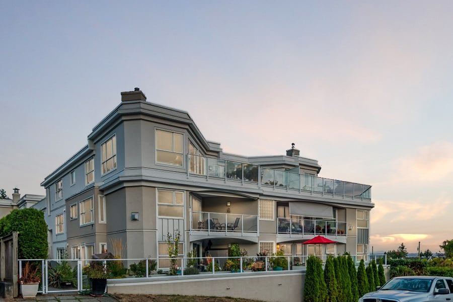 204-15367 Buena Vista Ave