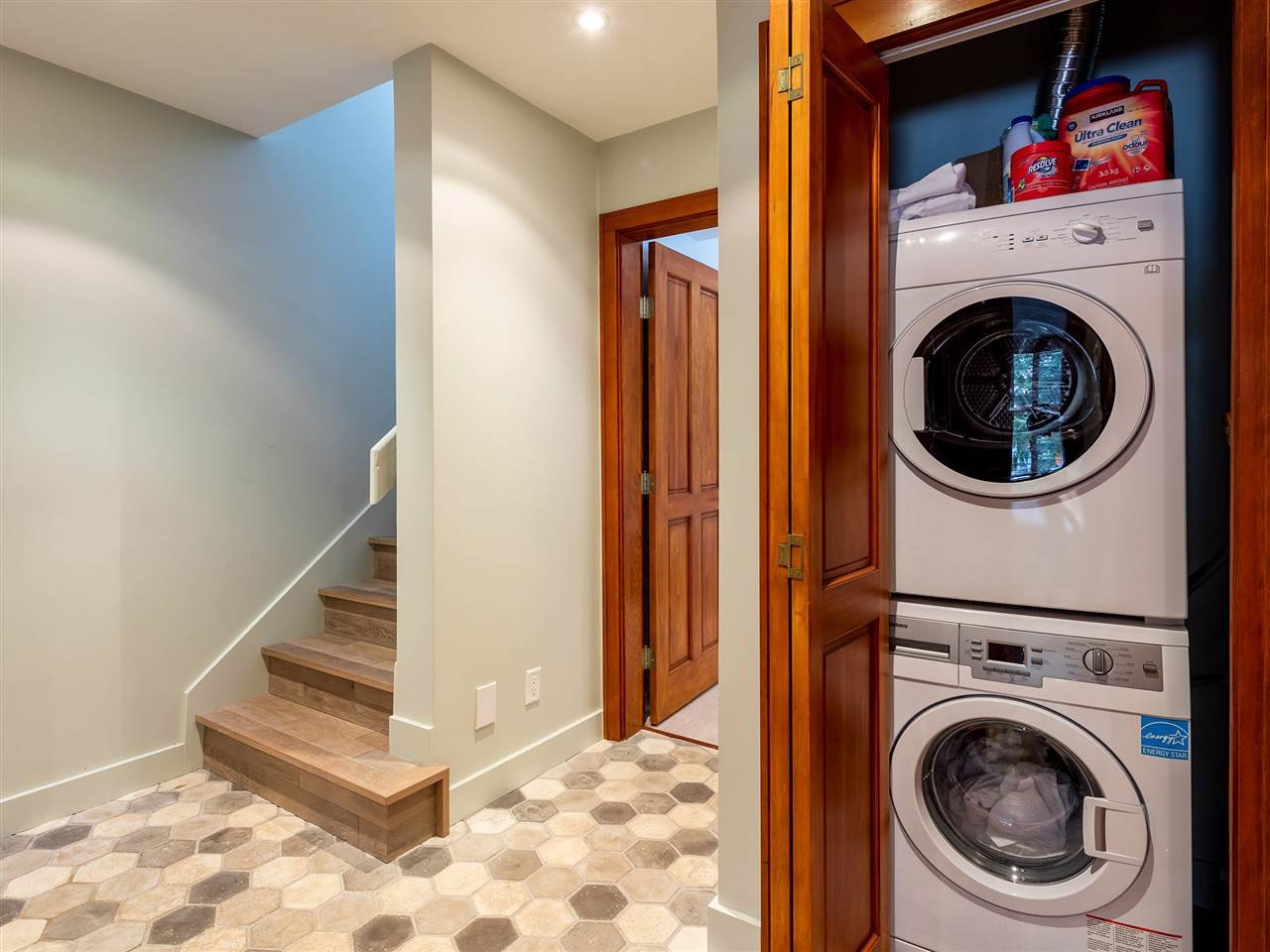 4-4661 Blackcomb Wy
