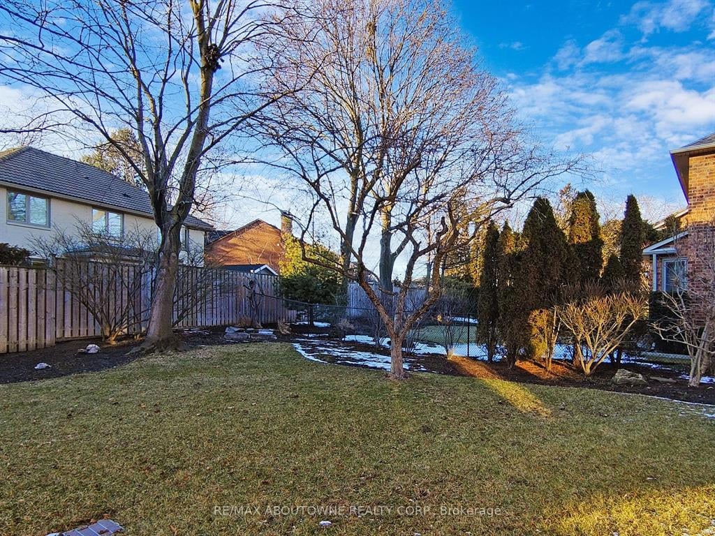 330 Claremont Crescent Oakville