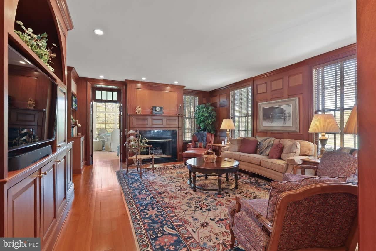 235 Great Neck Rd