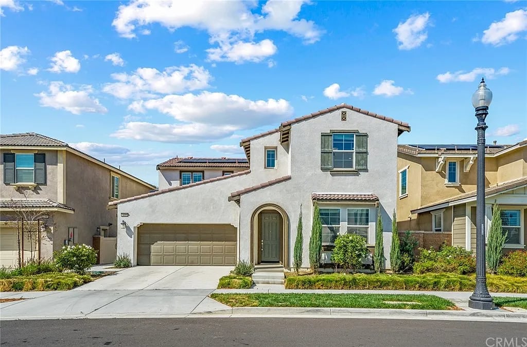 3255 E Yosemite Dr