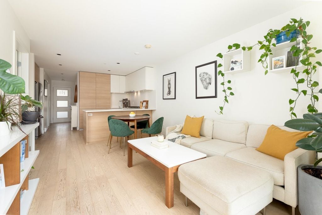 3456 Commercial St, #211