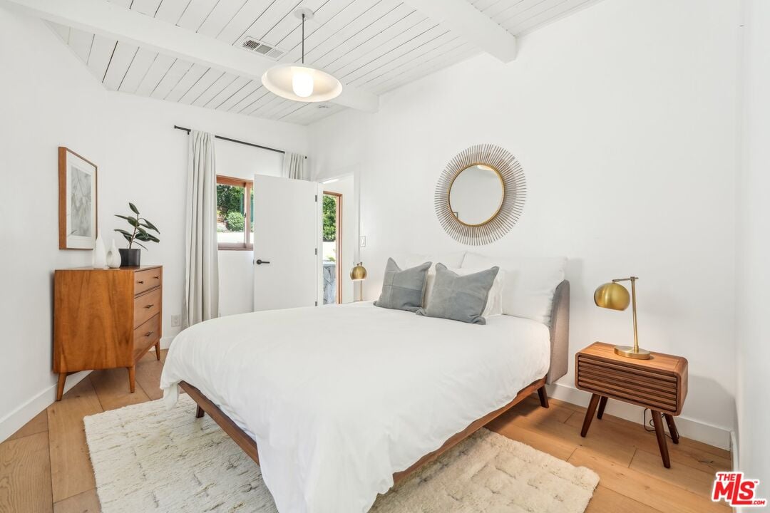 Sunset Crest Dr, 90046