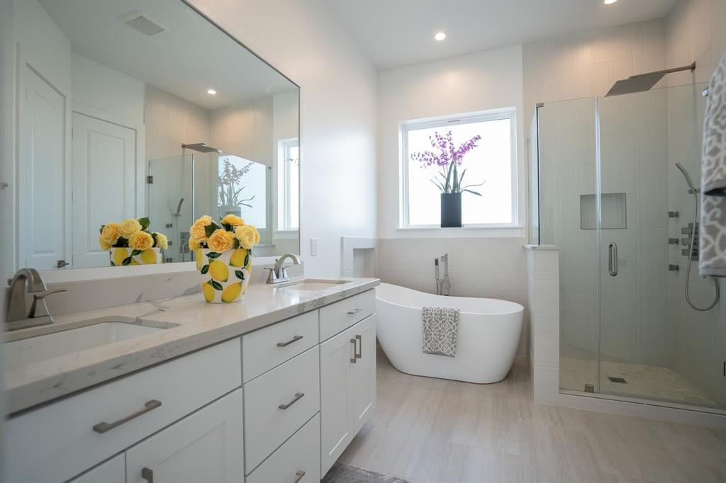 Primary bathroom in Harmony Bayou homes in Houston, TX