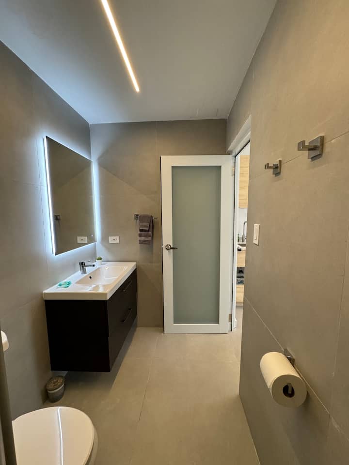 Beach House Apt 8 • King Studio w/ Kitchenette - Airbnb