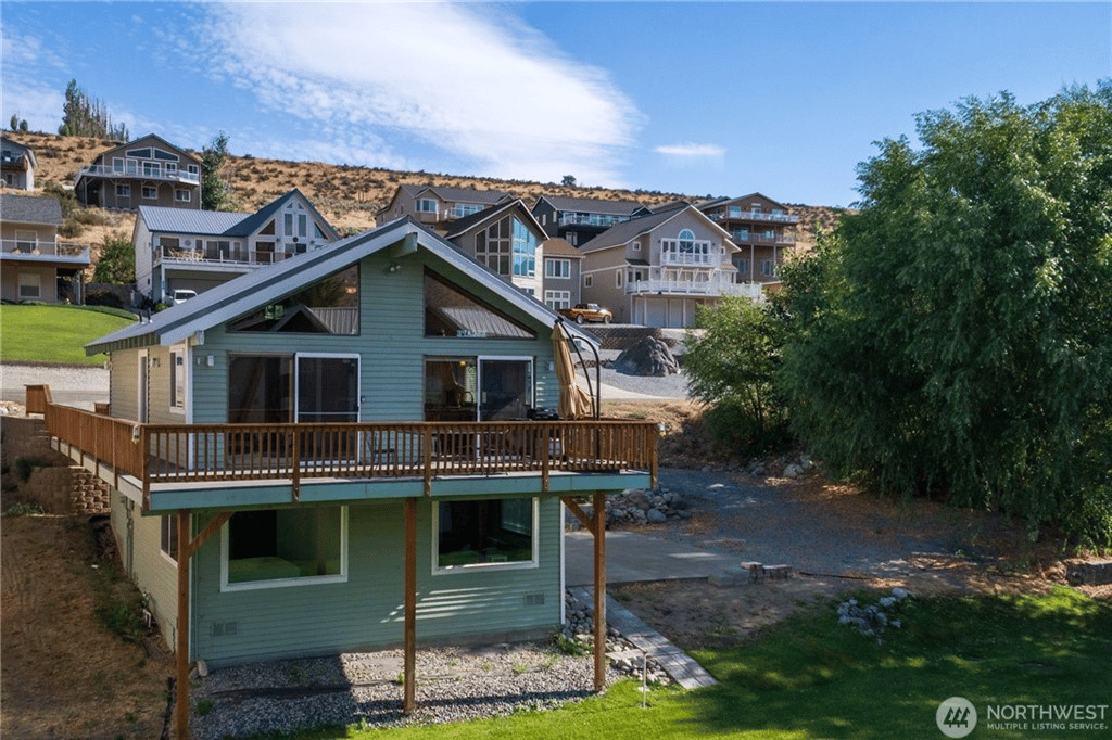 325 W Beach Dr
