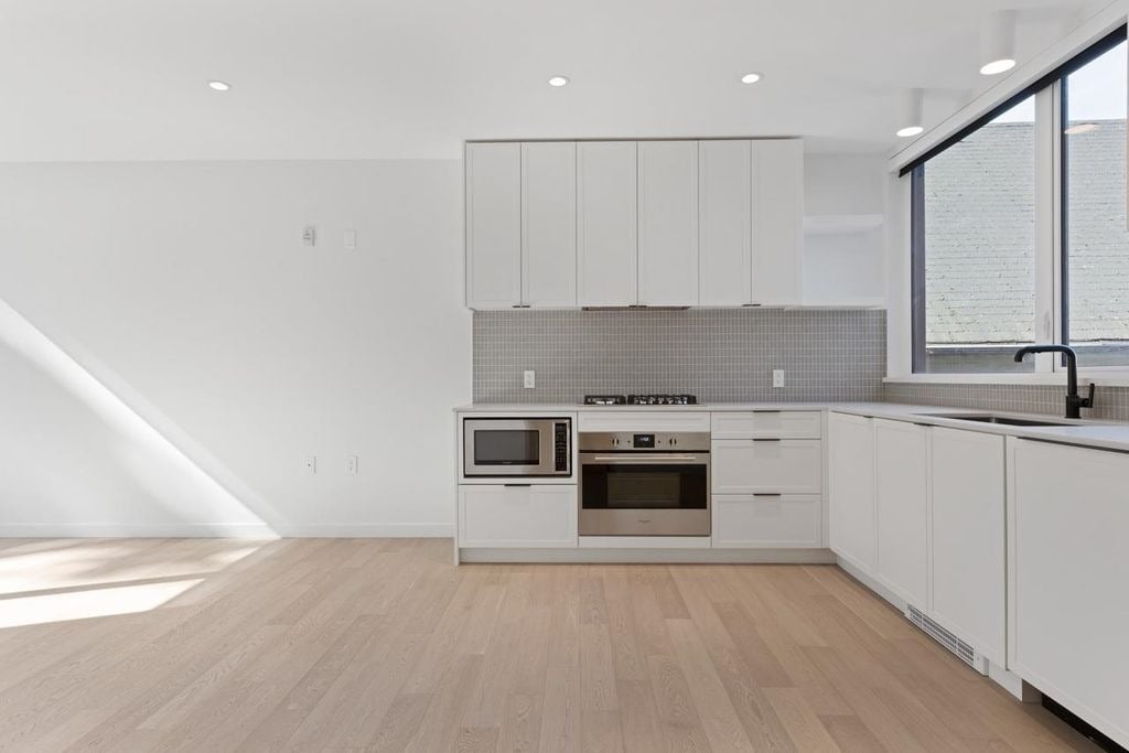 2115 Guelph St