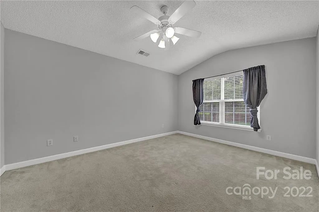 206 Forest Oaks Dr