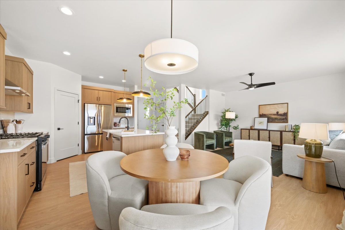 15 Snowcap Dr Windsor