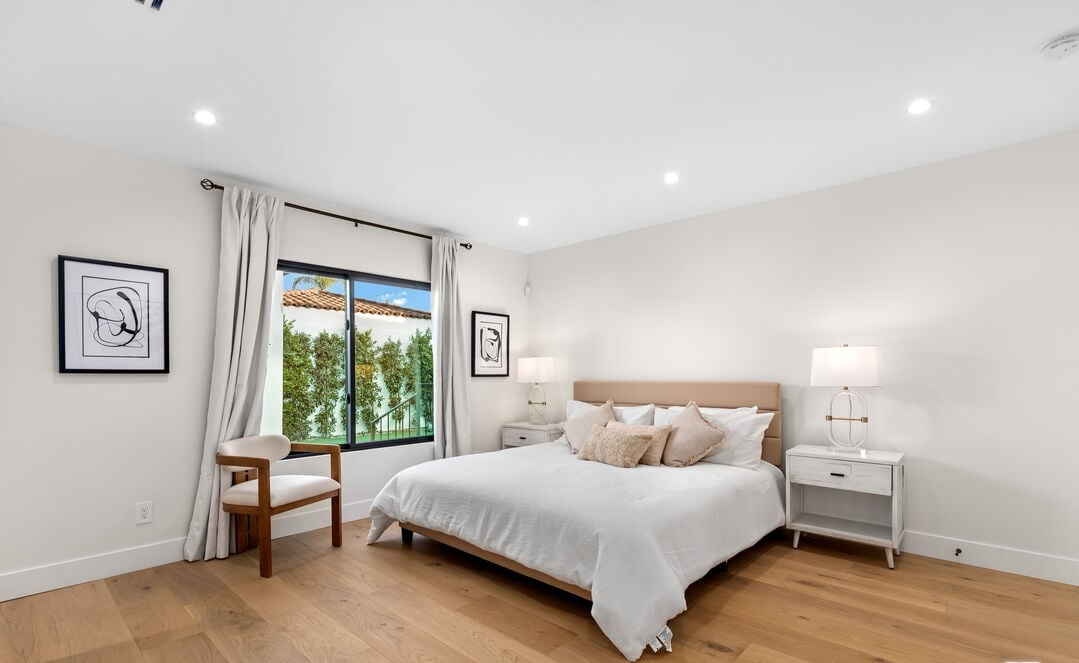 Zenith Estate, S La Jolla Ave, 90048