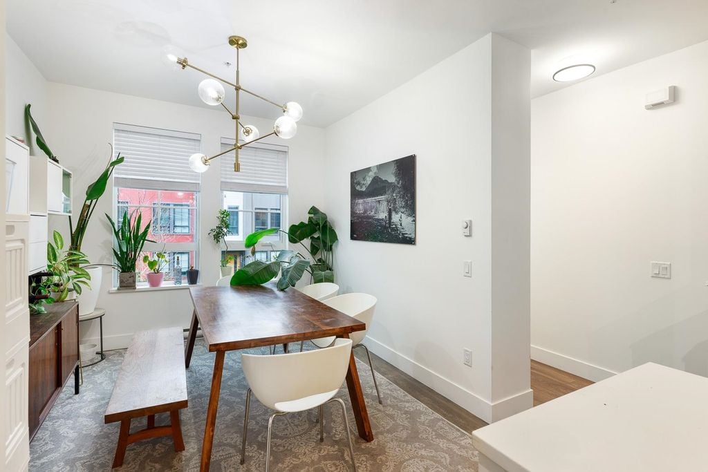 1361 Peakside Pl