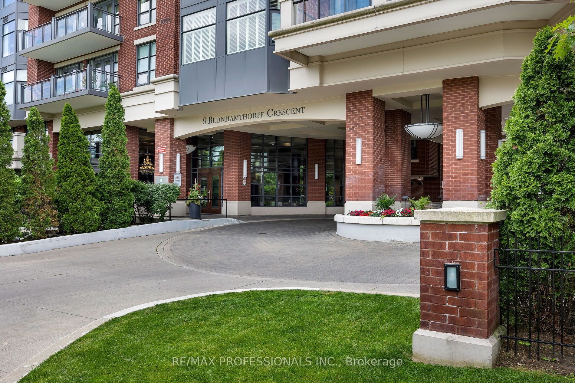LOWER PENTHOUSE LUXURY 