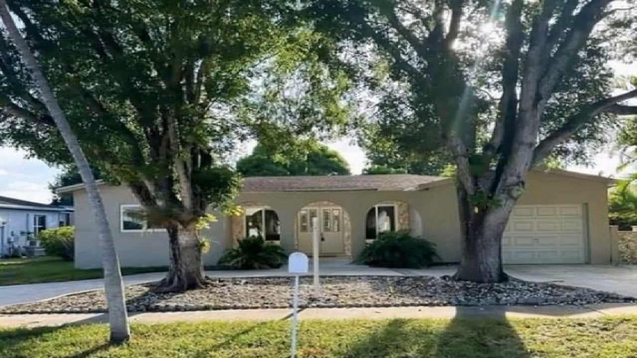 880 SW 49th Ter, Margate, FL