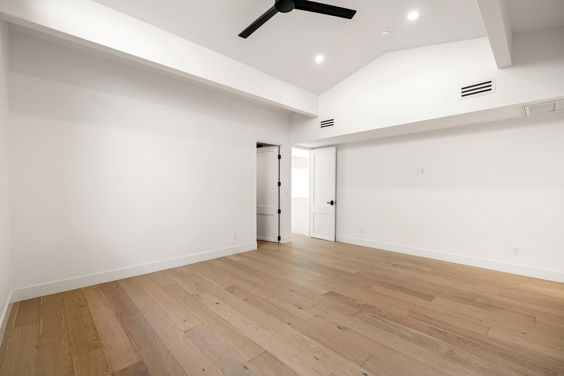 3500 E LINCOLN Drive 26