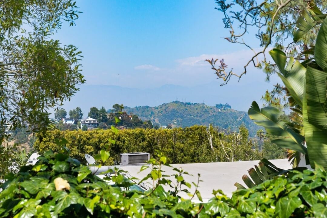 Sunset Crest Dr, 90046