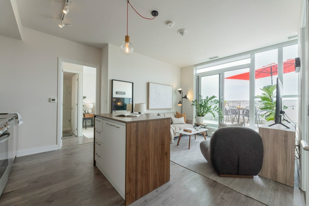 807-2301 Danforth Ave