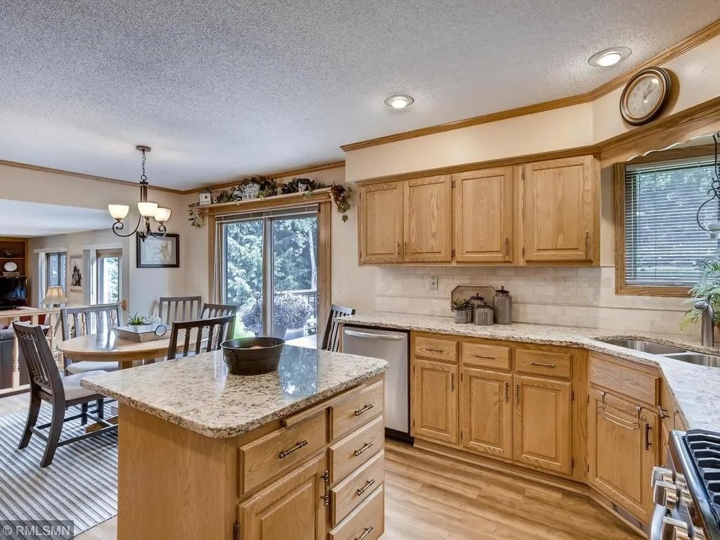 1451 Fallbrook Ln