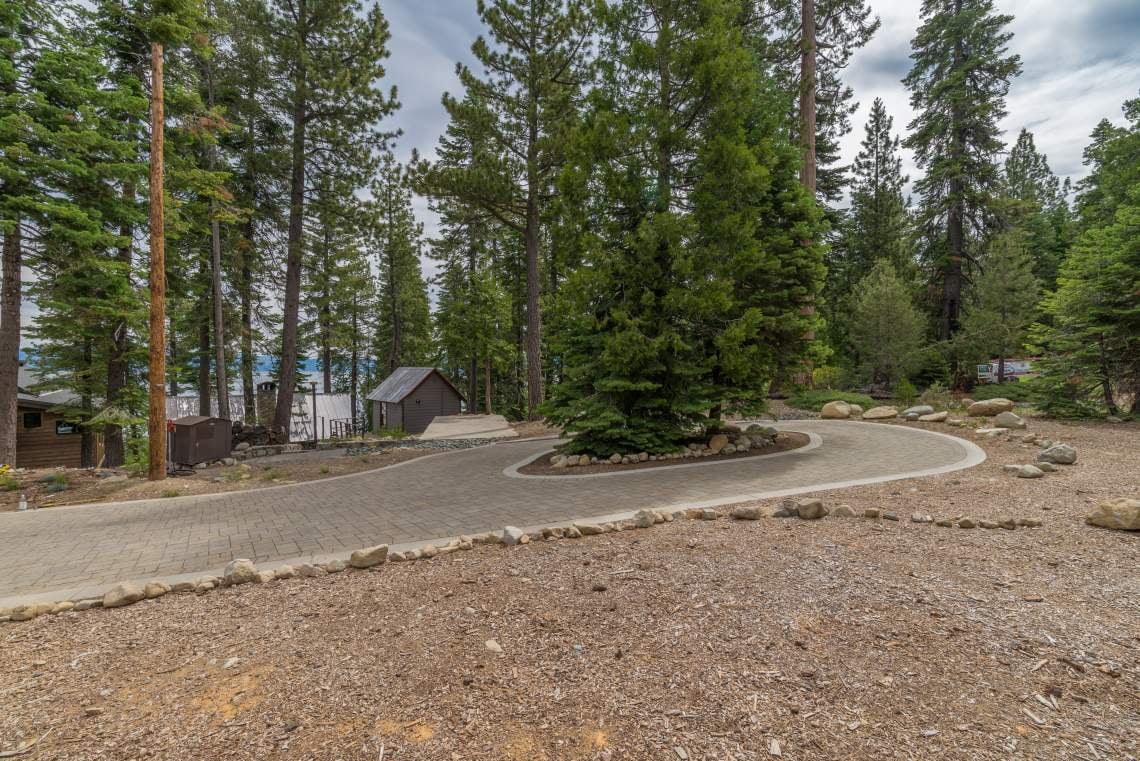 West Shore Lakefront With Private Pier & Buoy