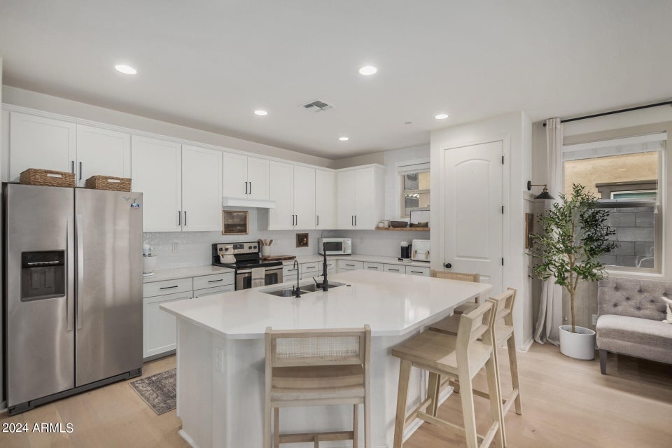 4648 E Tierra Buena Ln