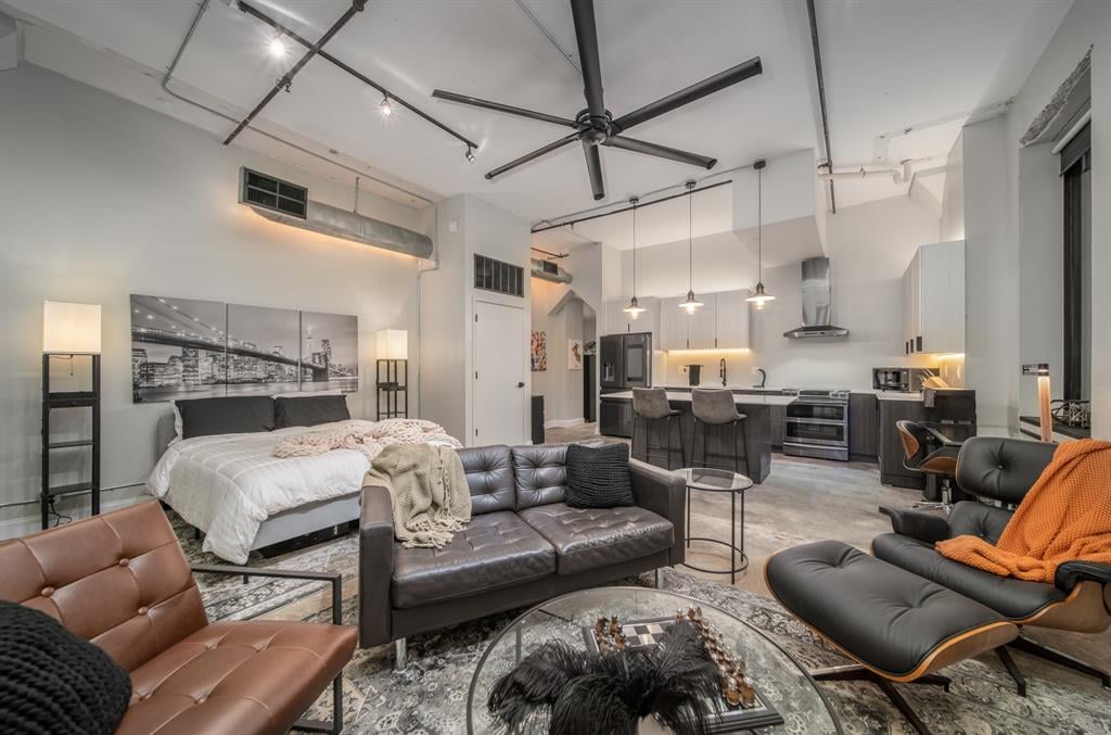 705 Main St, #404