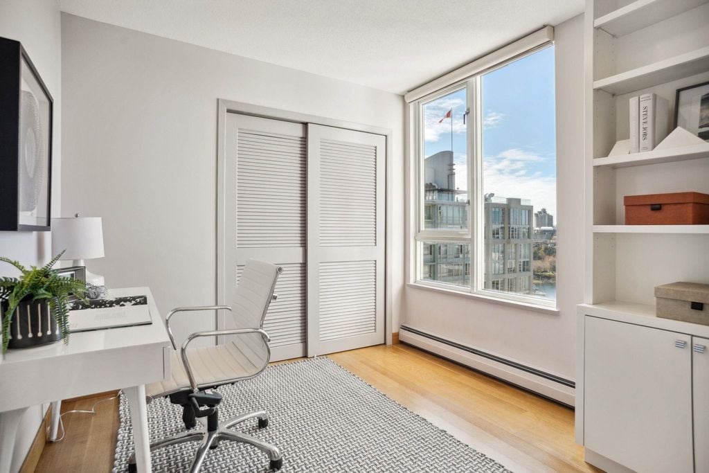 1201 Marinaside Cres, #2505