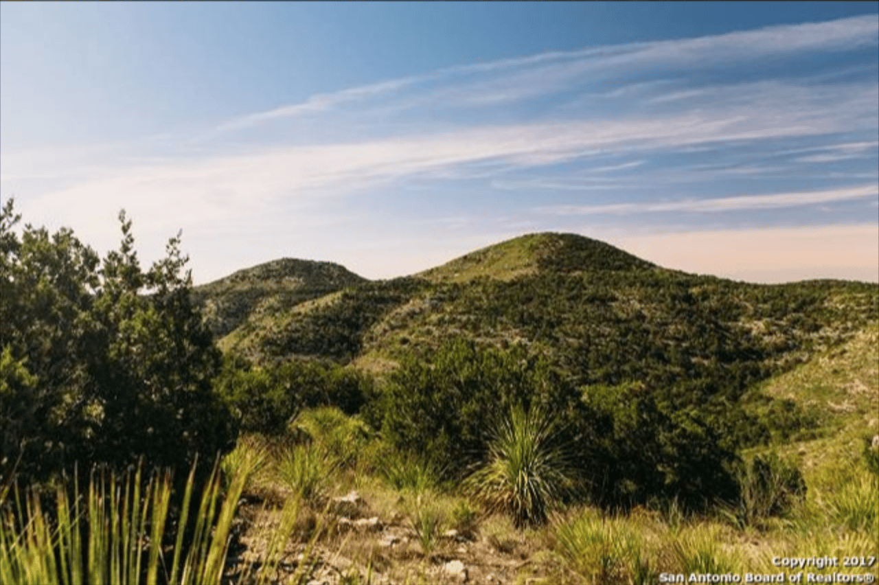 Double Knobs Ranch 822 acres in Uvalde (sold)