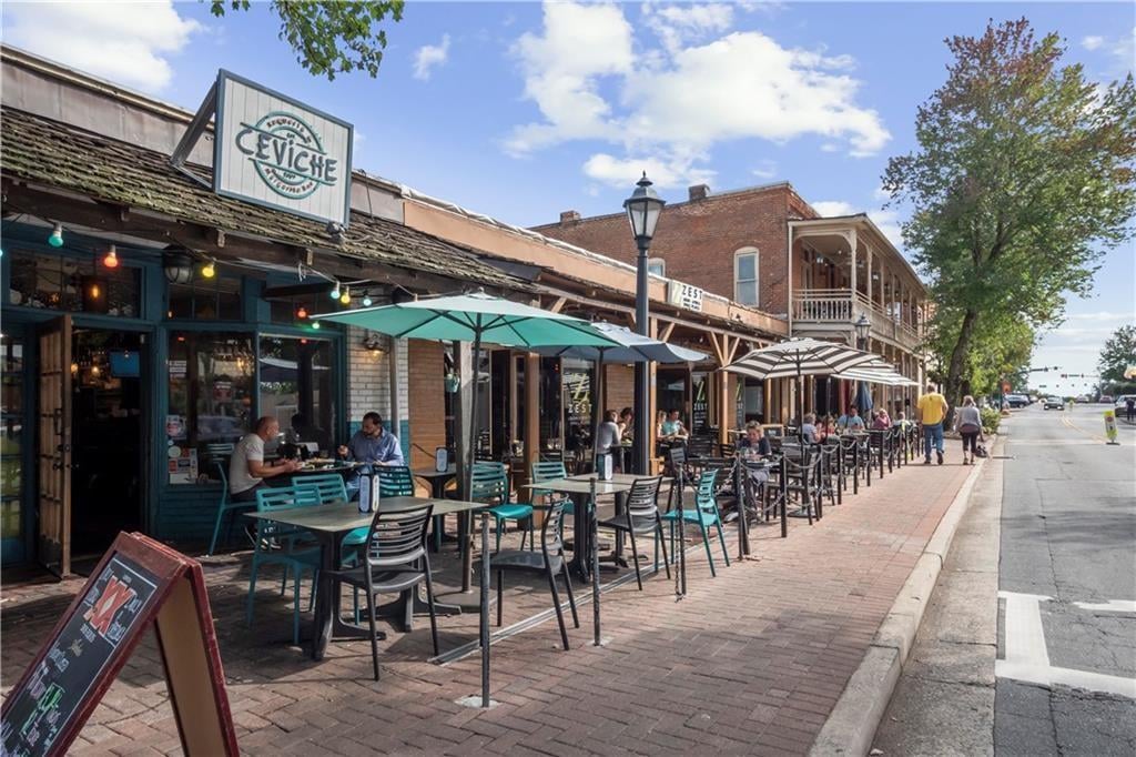 How Walkability and Location Shape Roswell Home Values