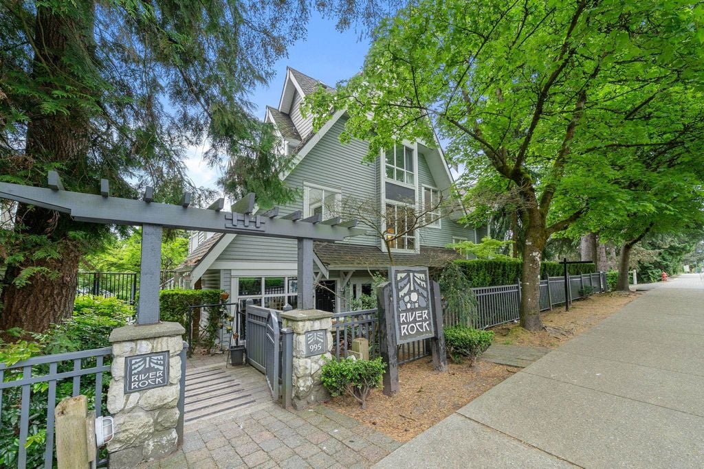995 Lynn Valley Rd, #3