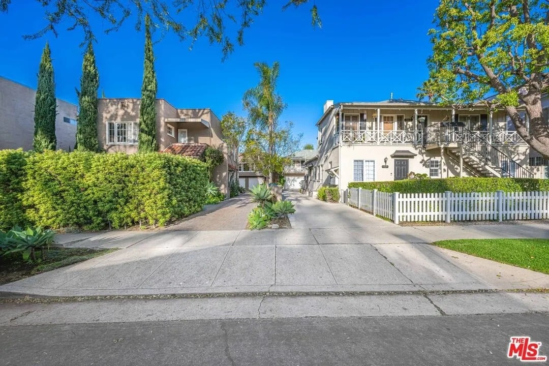745 Hayworth Ave.