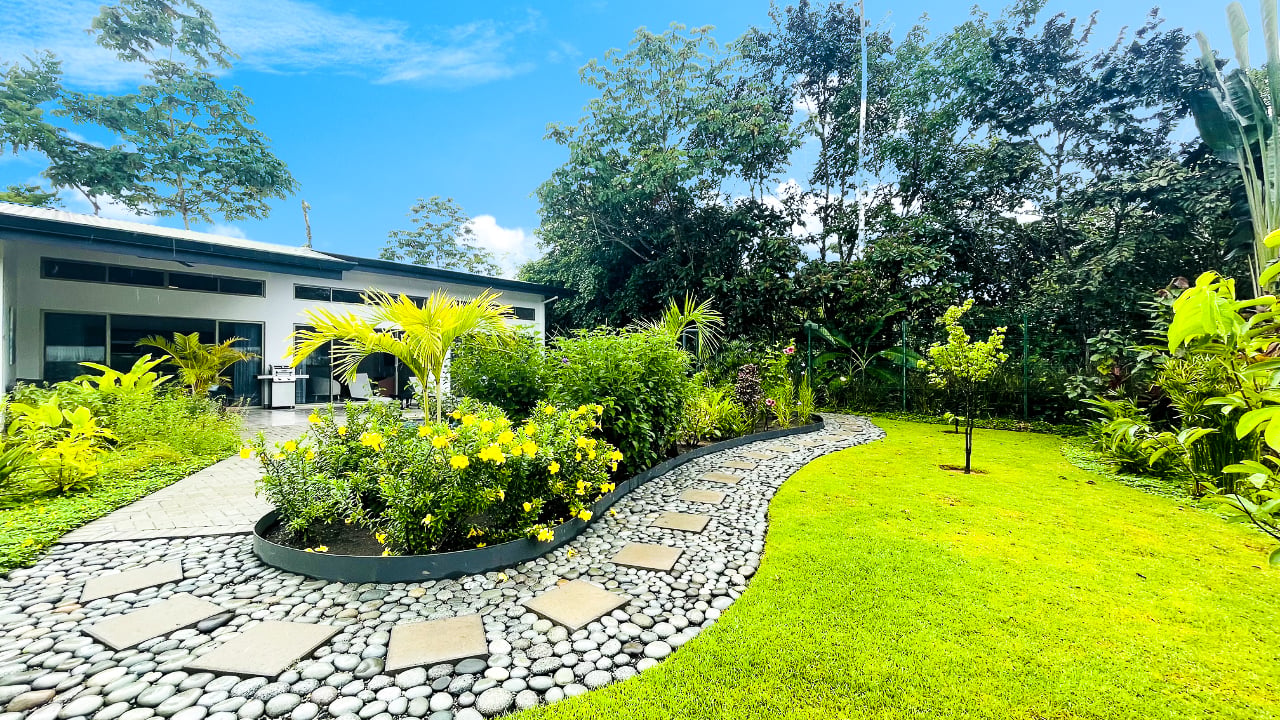 Modern 3BR Home in Highly Desirable Gated Community in Ojochal Costa Rica