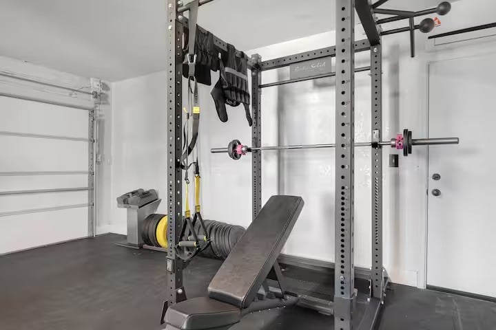 Huge Golf Course Home-Free Heated Pool/Theatre/Gym