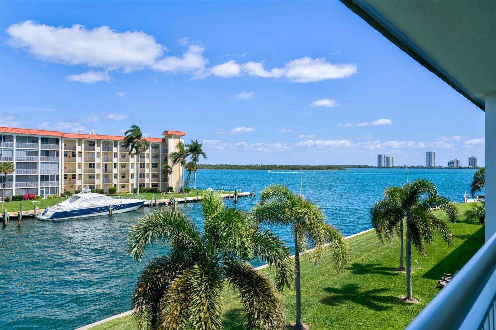 111 Shore Court Ct # 305