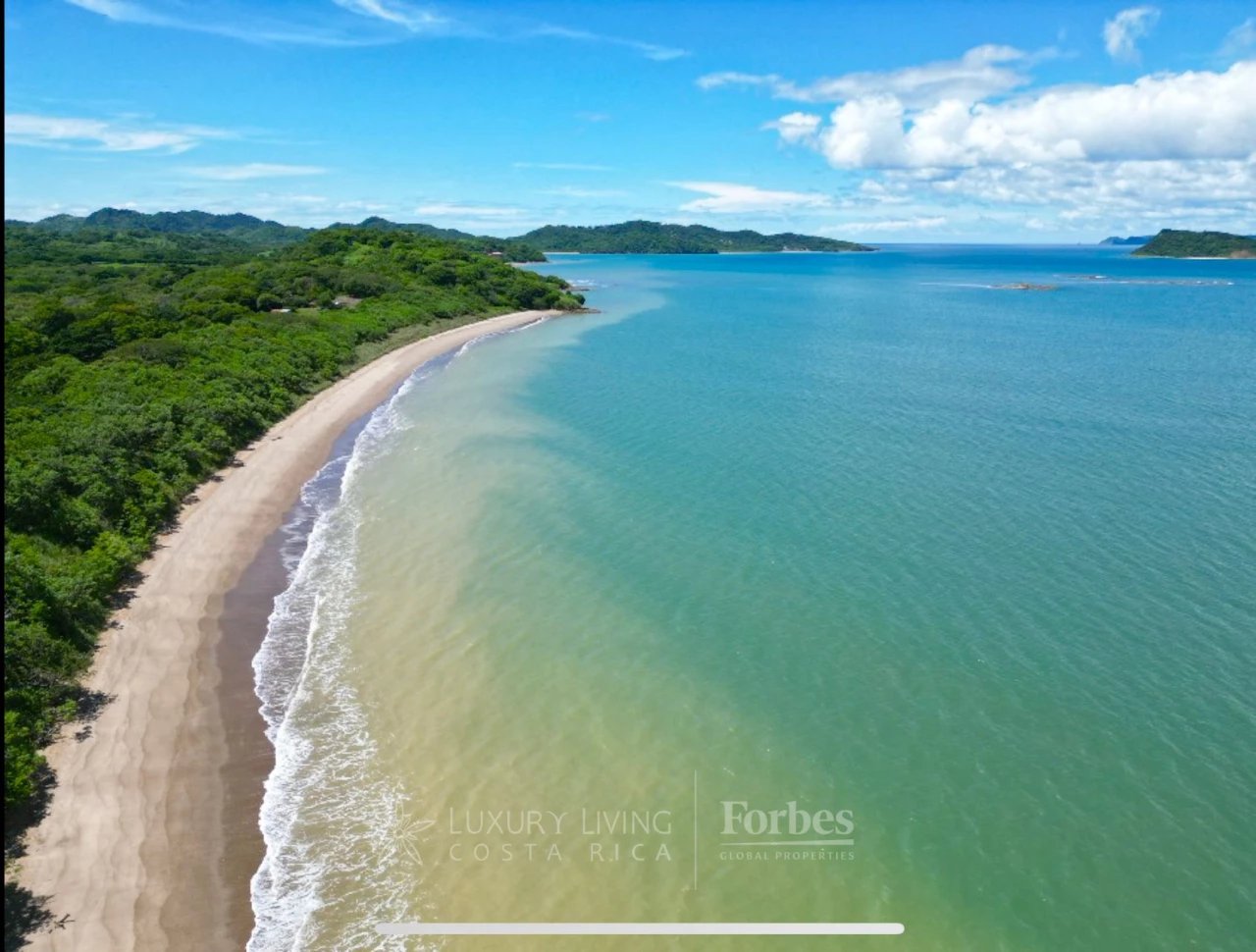 20397 - Land with 600 mts beachfront in 18 acres of titled