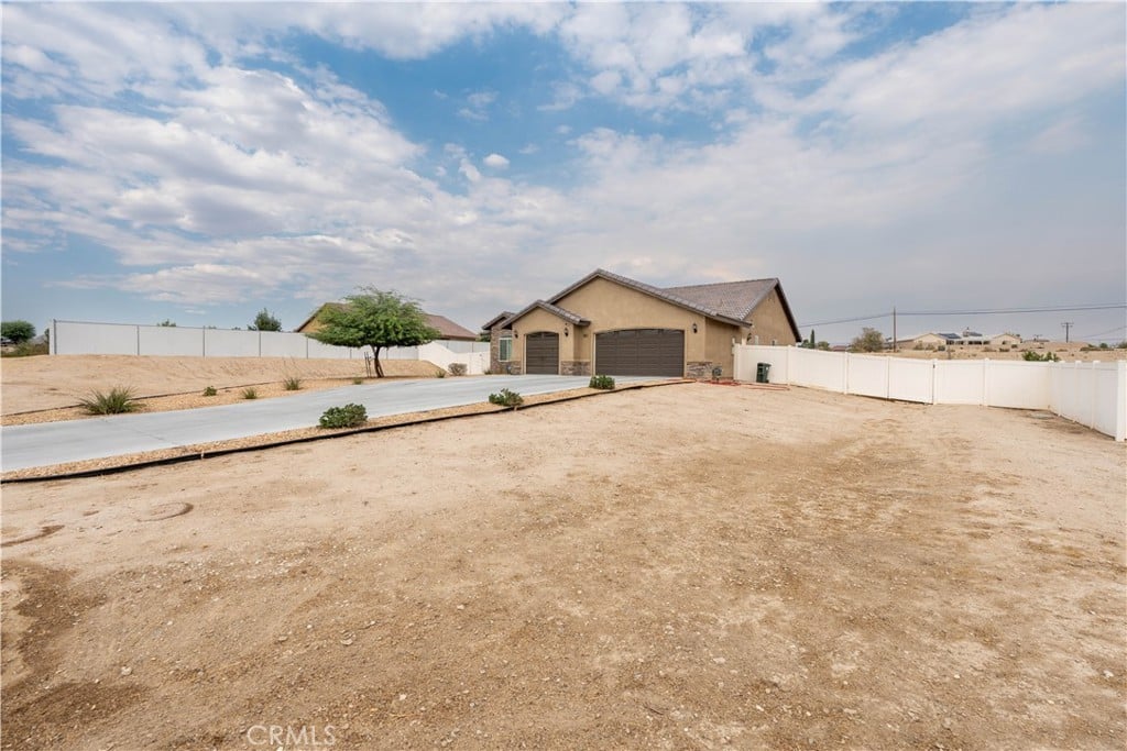 15325 Myalon Rd