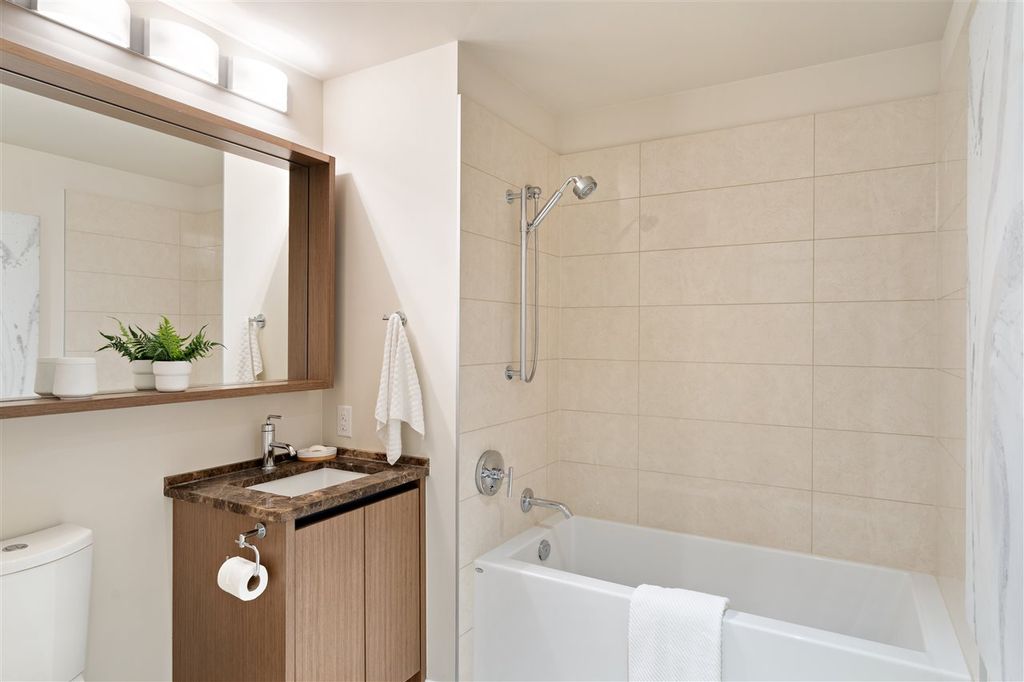 135 W 2nd St, #101