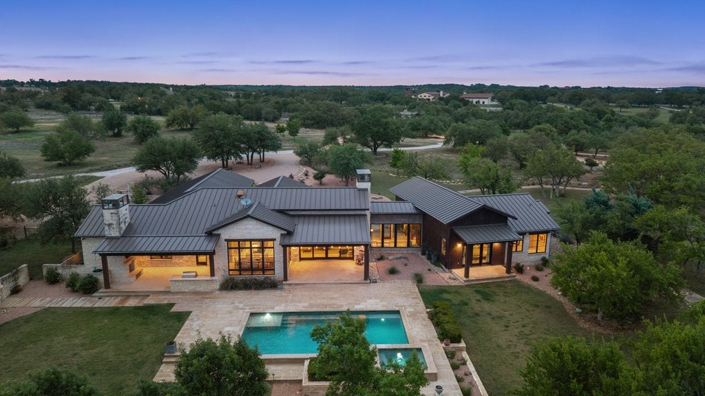 Horseman's Paradise in the heart of Dripping Springs