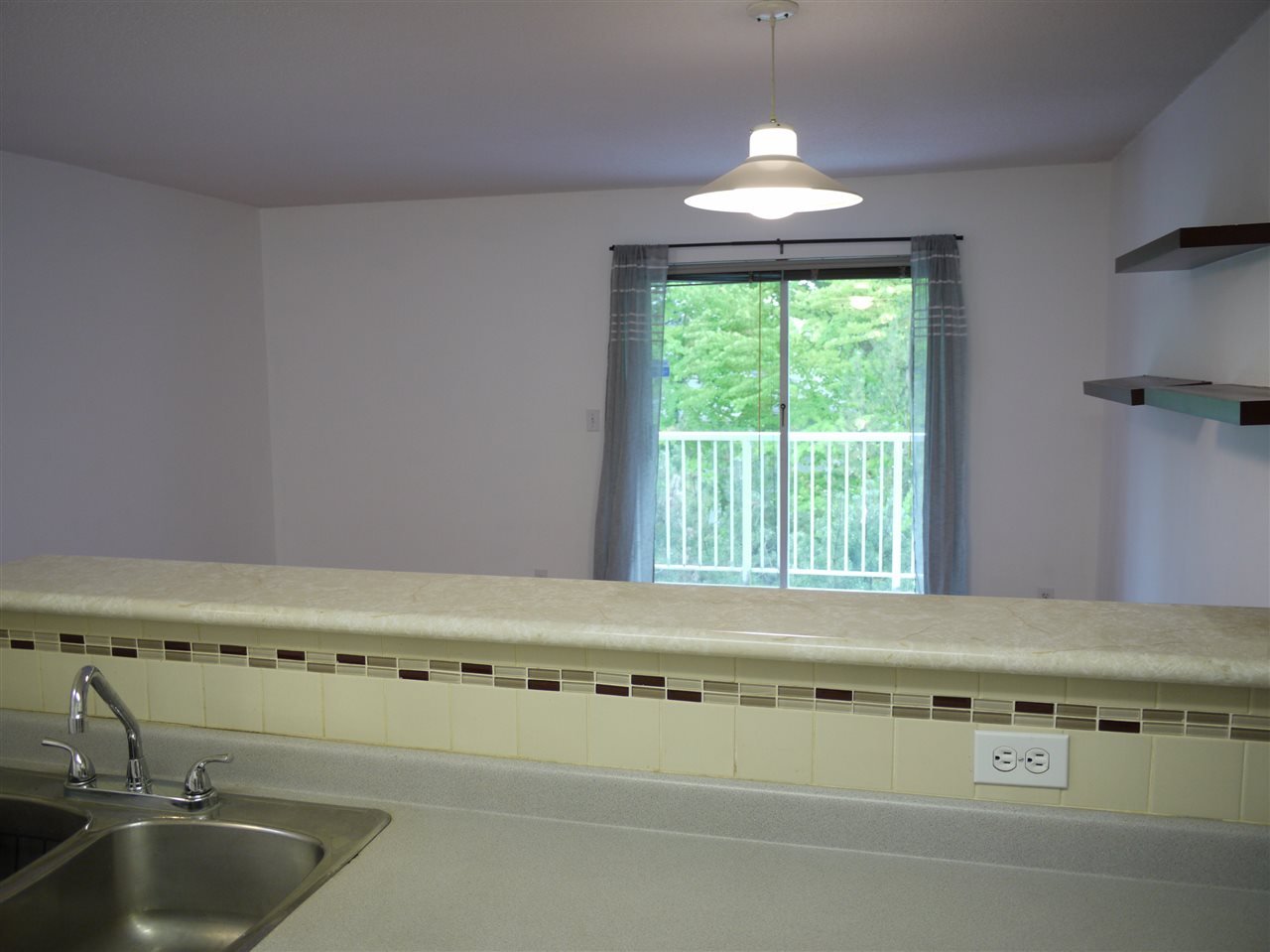 201-3051 Airey Dr