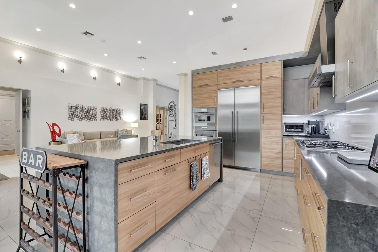 4137 NW Briarcliff Cir