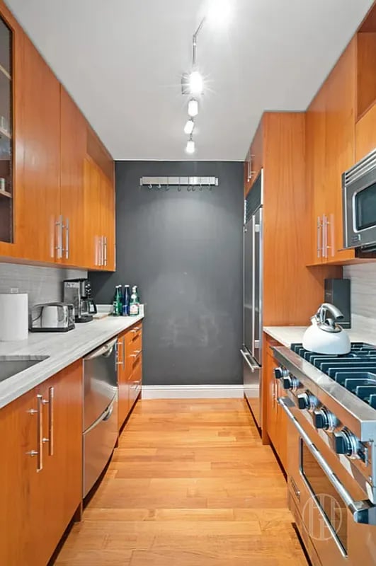 88 Greenwich Street 702