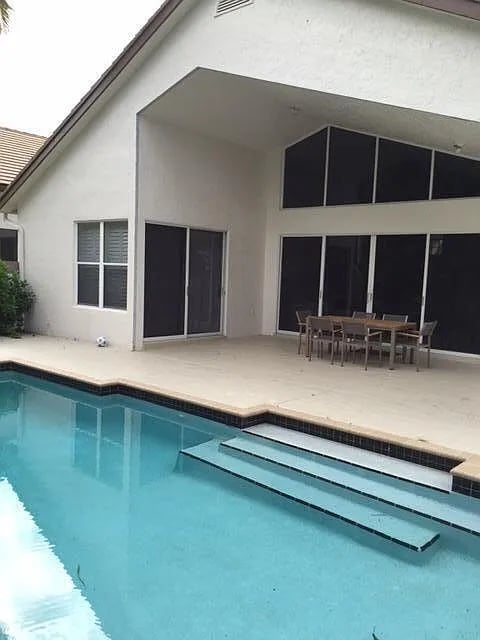 5463 NW 20th Ave