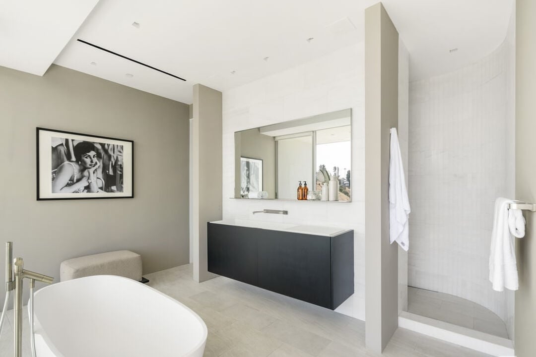 Nova Estate, Sunset Plaza Dr, 90069