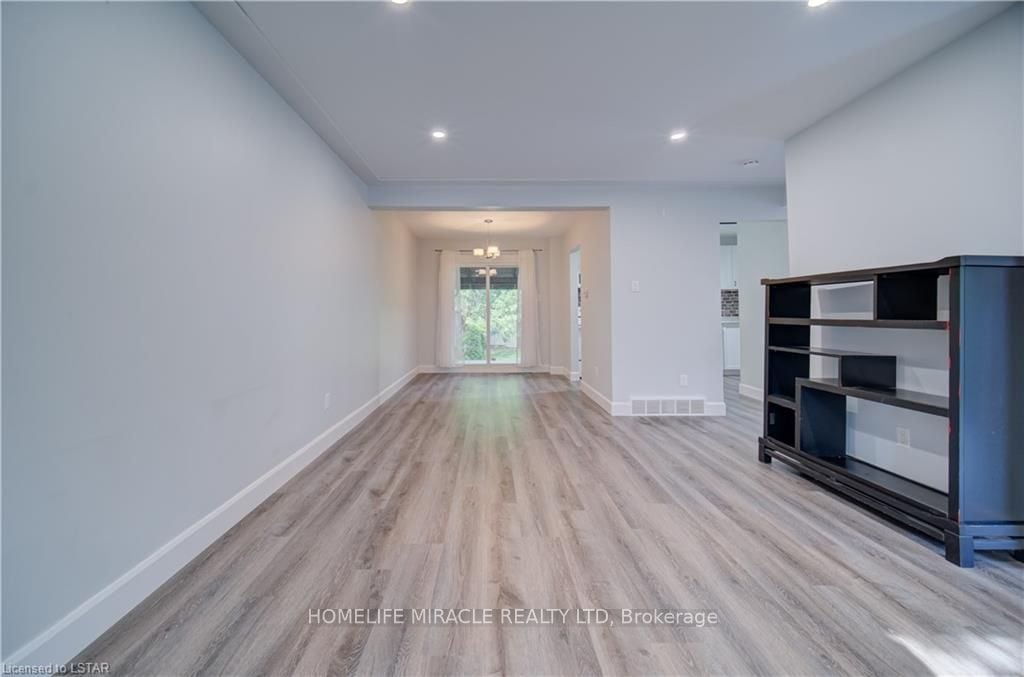 29 Ranchwood Cres