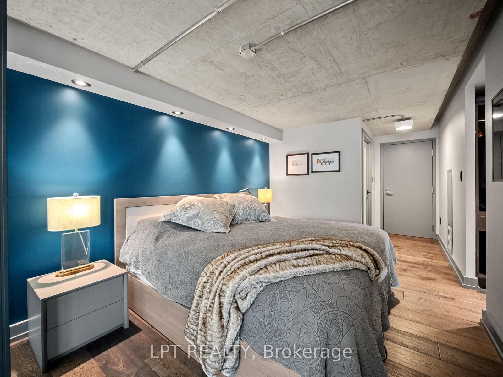 PENTHOUSE LUXURY IN KING WEST