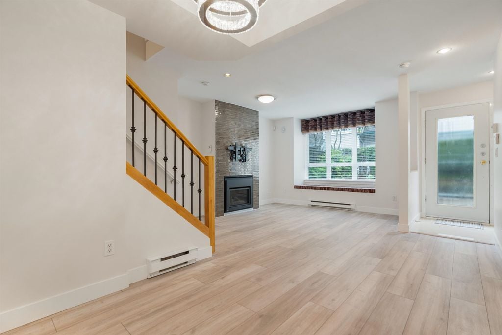 7406 Hawthorne Terr