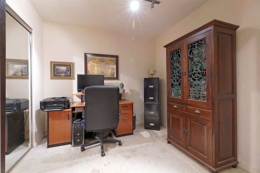 560 Raven Woods Dr, #404