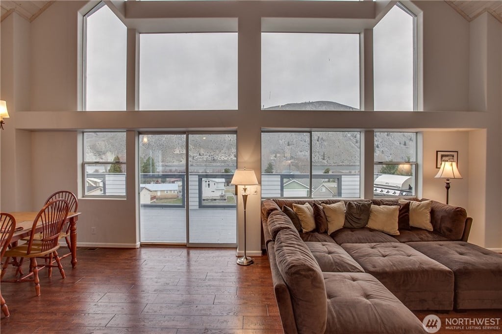 280 W Beach Dr