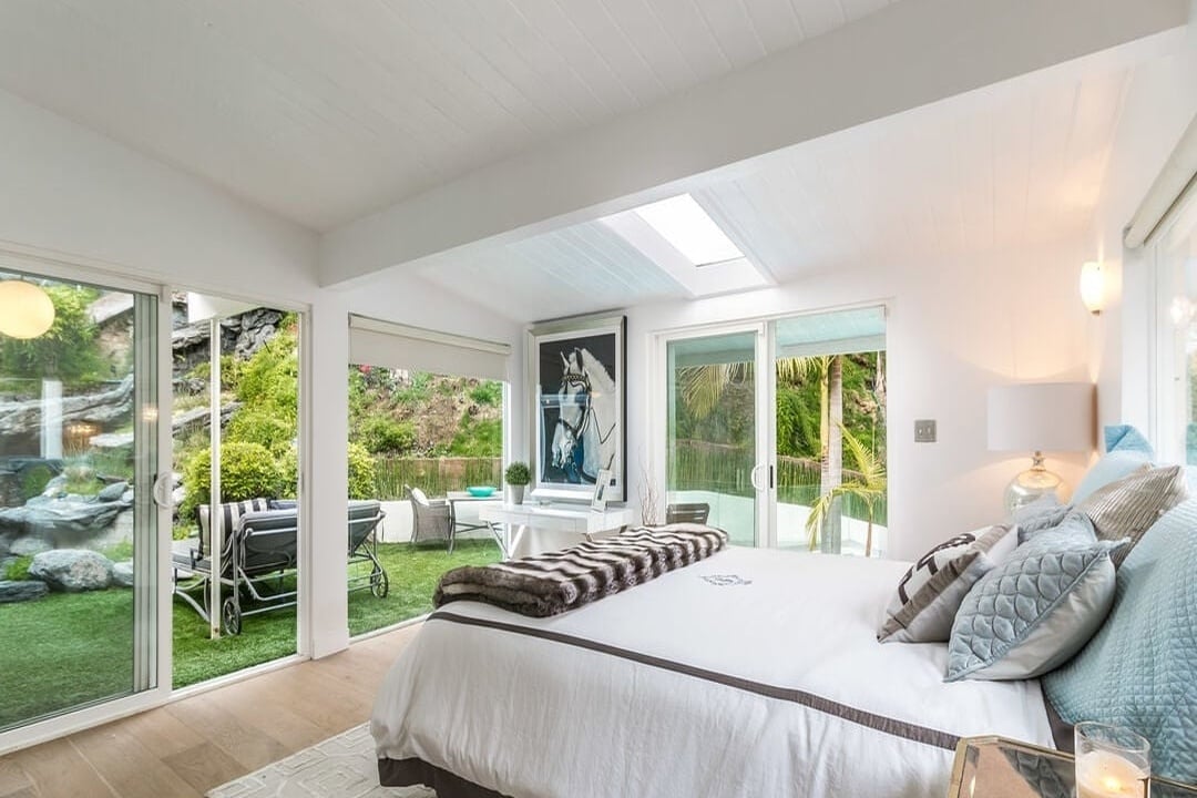 Halo Manor, Braeridge Dr, 90210