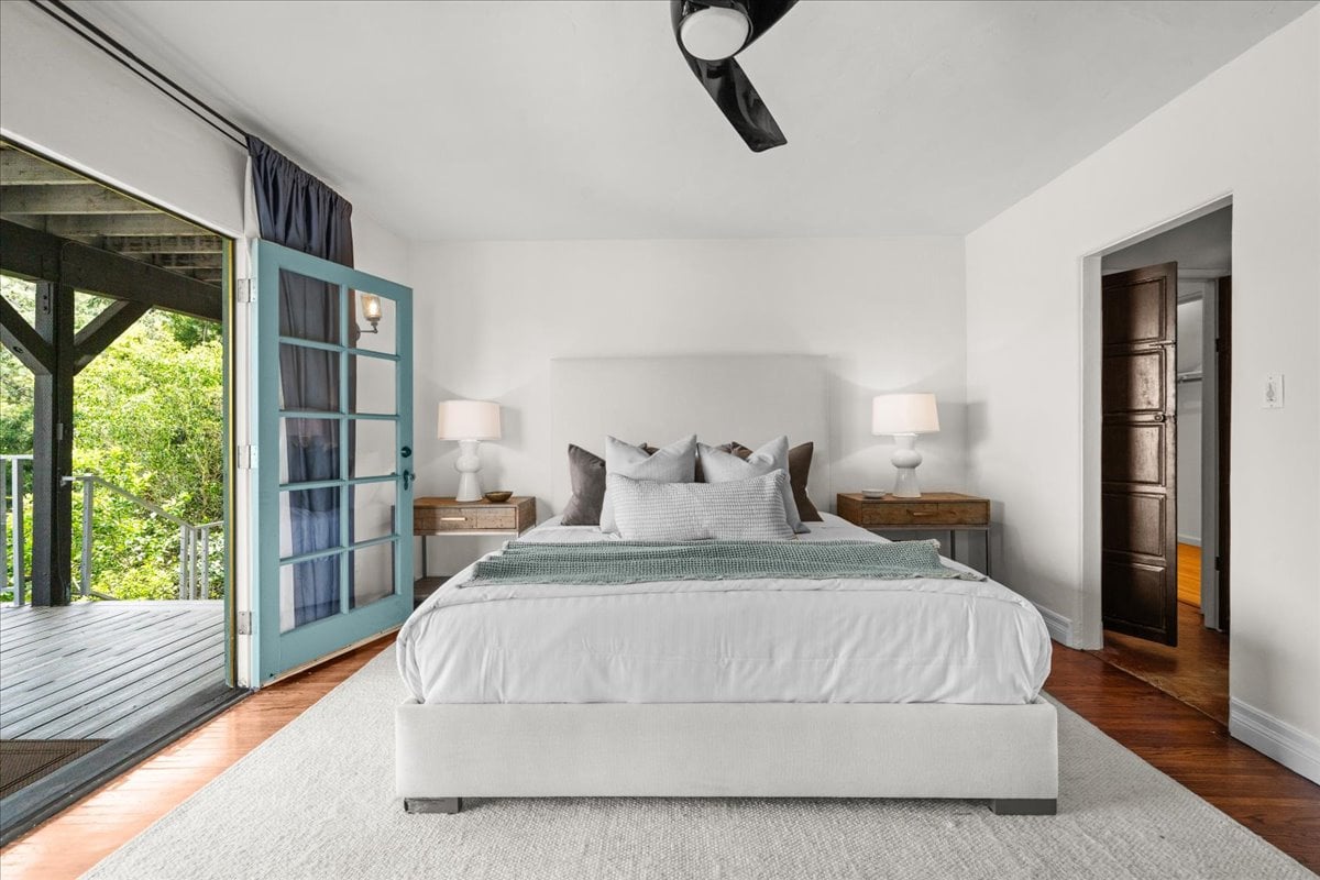 Lake Hollywood 4 + 2 Spanish Home with Views 