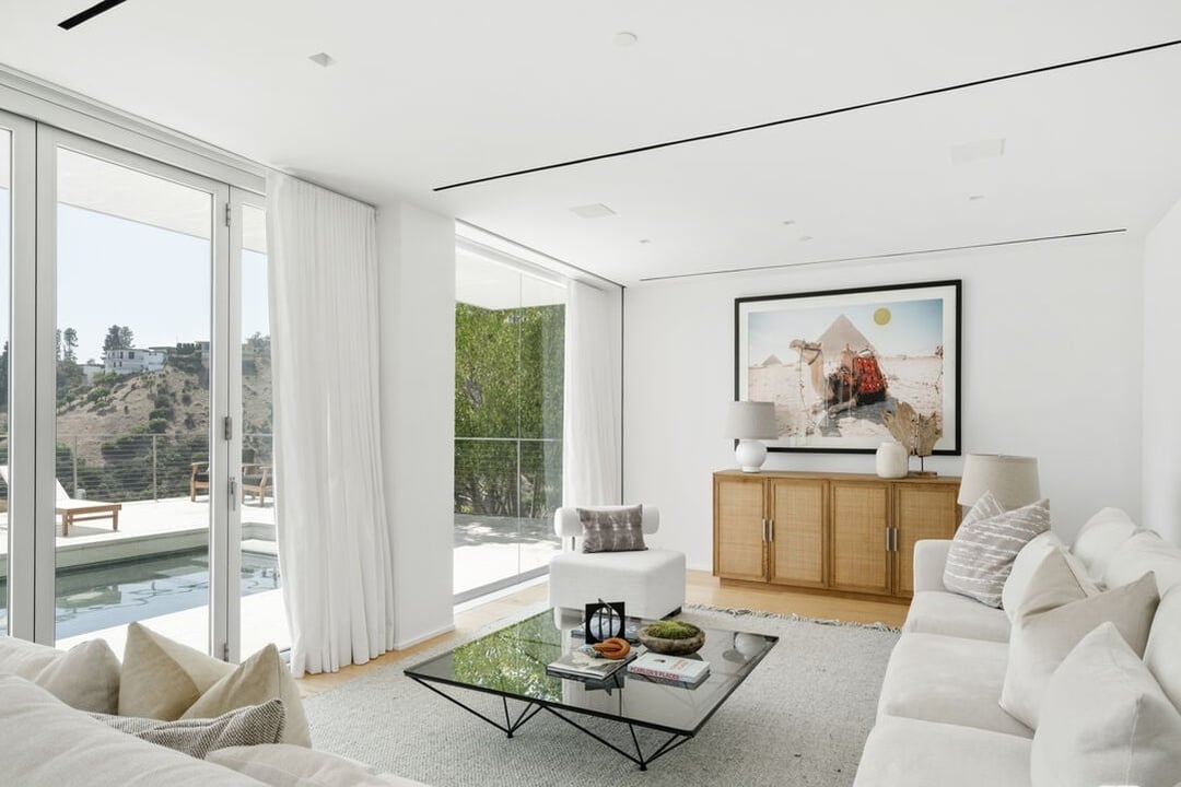 Nova Estate, Sunset Plaza Dr, 90069