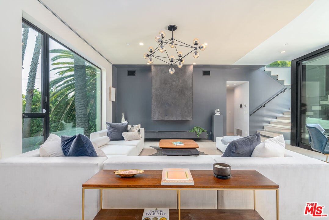 Meridian Reserve, Franklin Ave, 90046